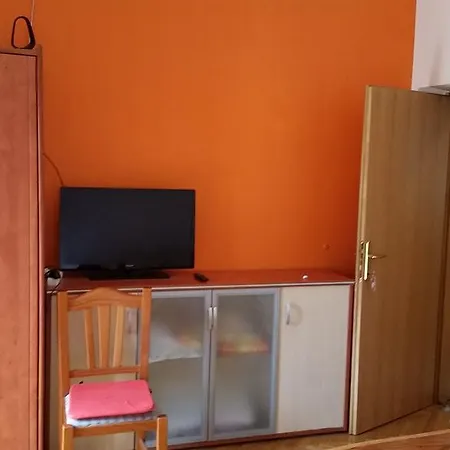 Cleopatra Hostel *