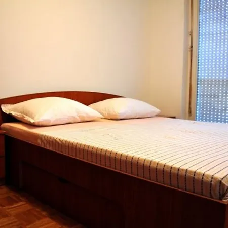 Cleopatra Hostel *